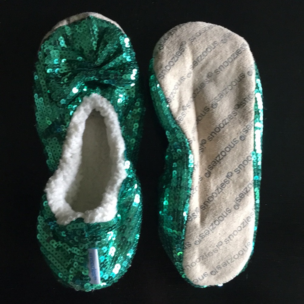 Snoozes size medium slippers.